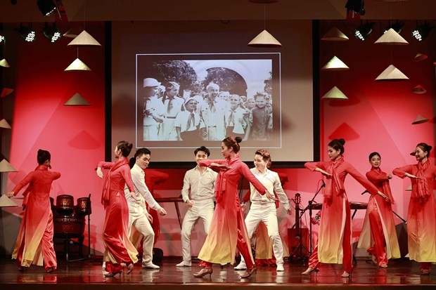 art performance celebrates 30 years of vietnam-uruguay diplomatic ties picture 1