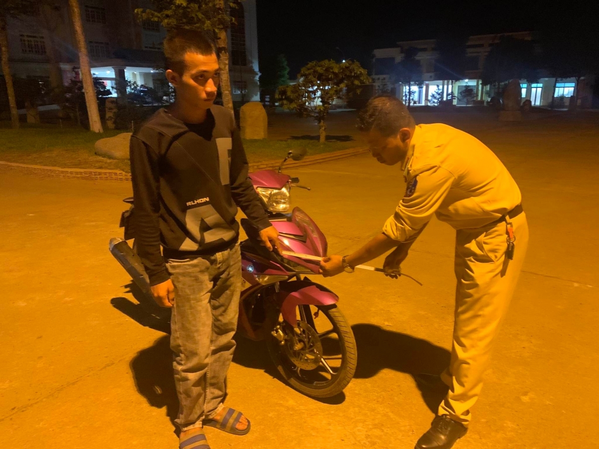 Tìm được người lái xe máy tông bé gái nguy kịch rồi bỏ chạy