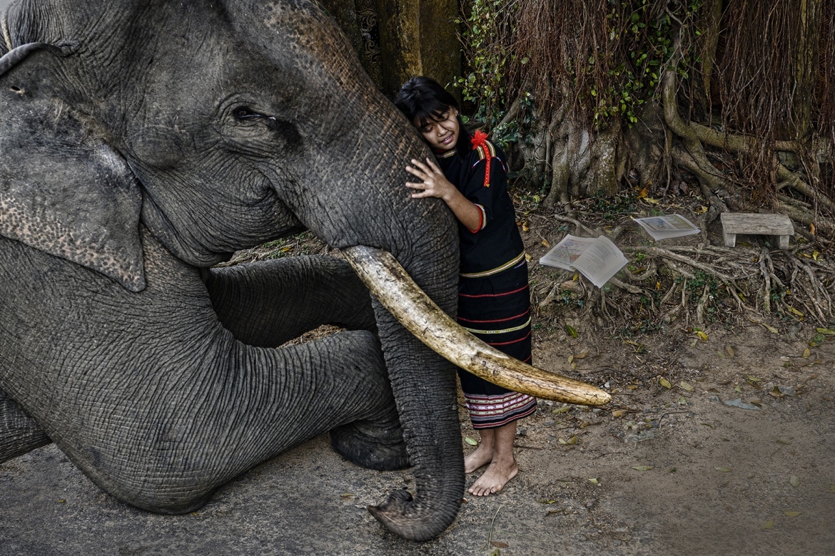 nu nhiep anh gia cung hanh trinh trao gui yeu thuong den tre em ngheo mien nui hinh anh 3