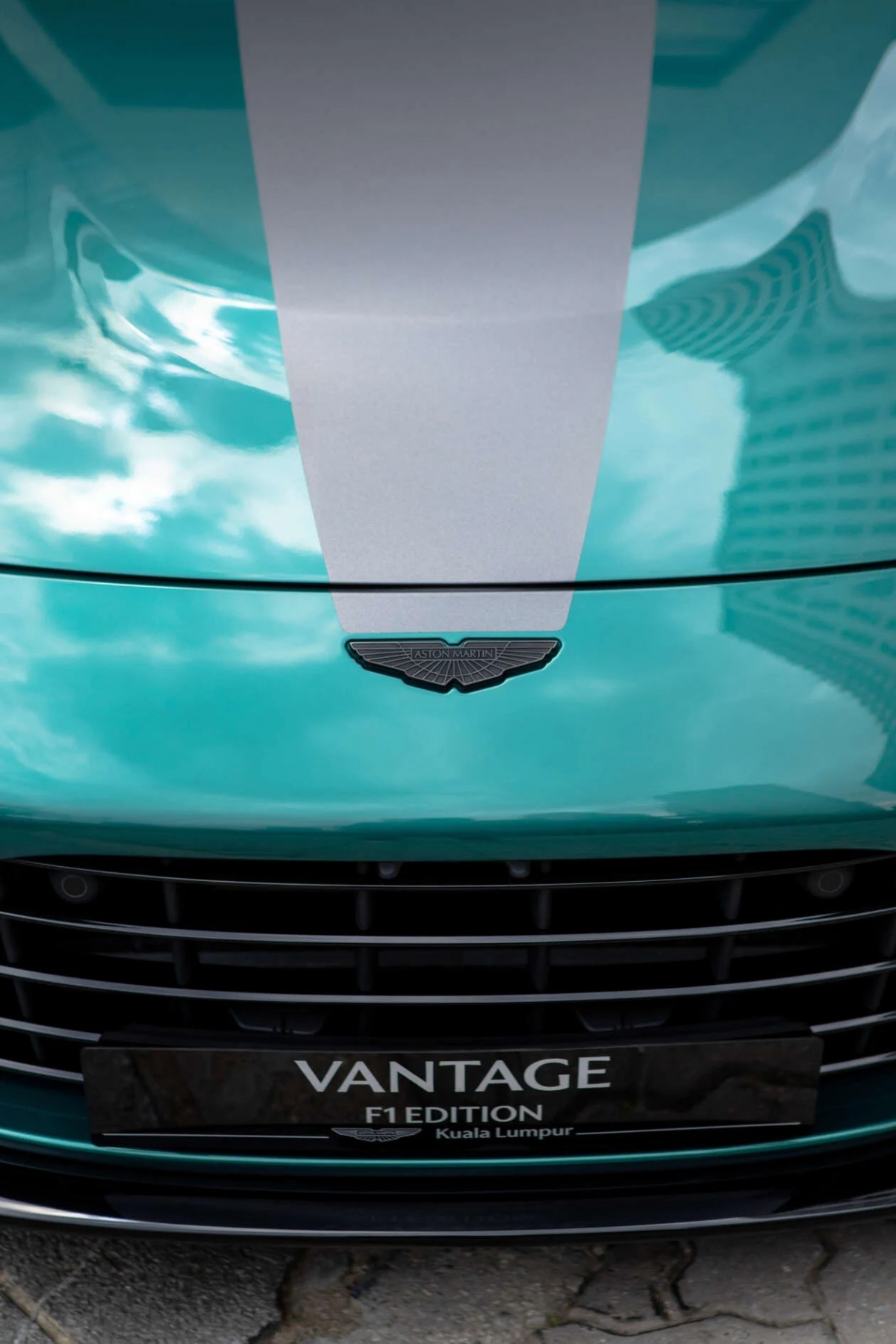can canh aston martin vantage phien ban f1, gia 5,2 ty dong hinh anh 14