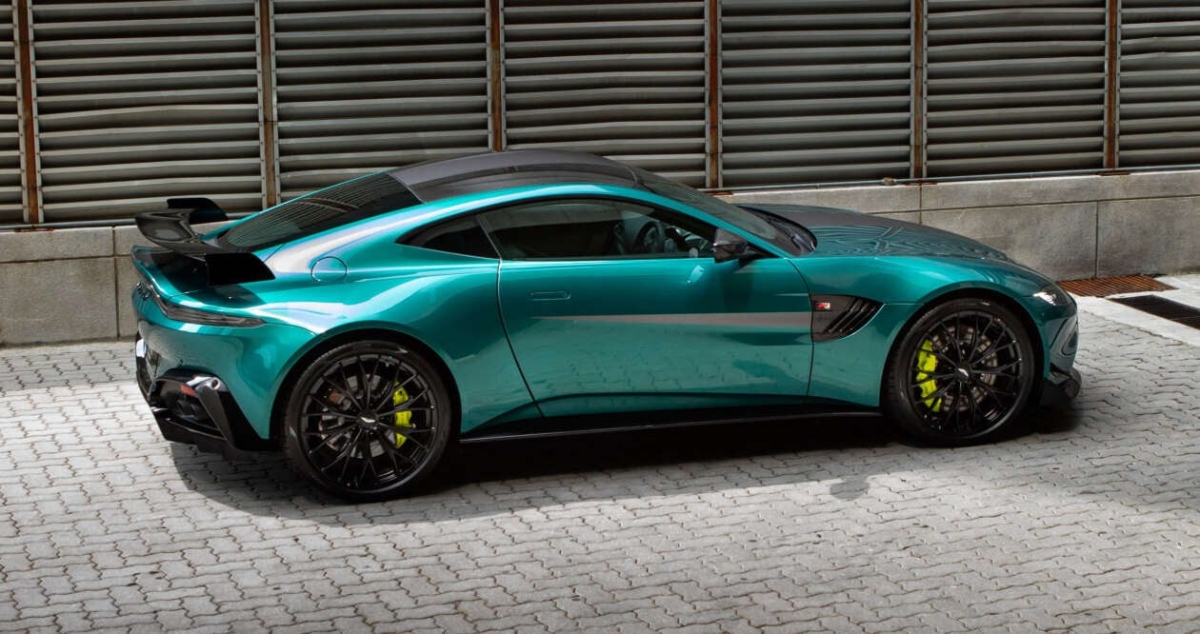 can canh aston martin vantage phien ban f1, gia 5,2 ty dong hinh anh 4