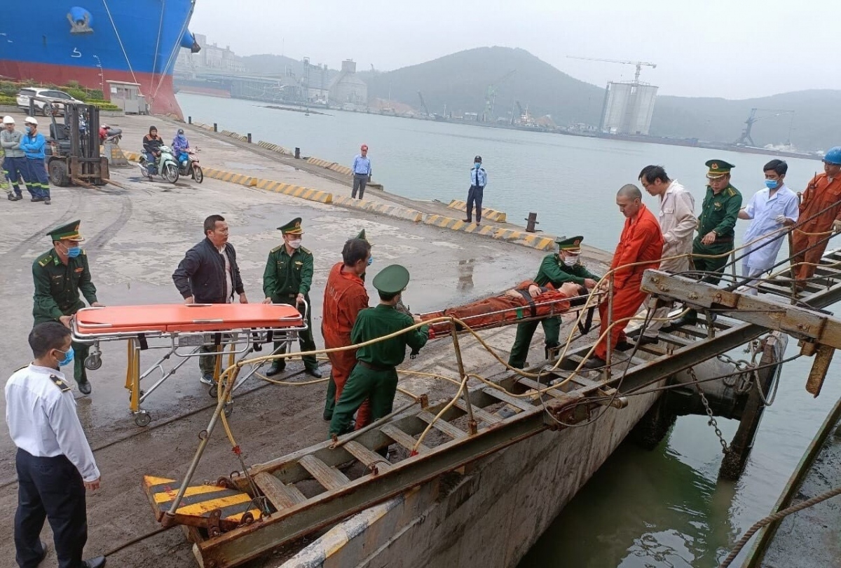foreign sailor dies on cargo ship in thanh hoa picture 1