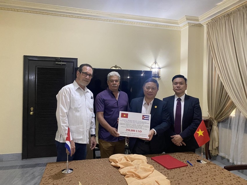 ho chi minh city donates us 250,000 to cuba after oil depot fire picture 1