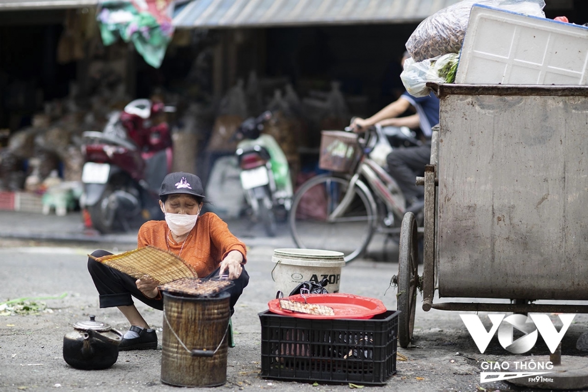 Đội nắng mưu sinh tại Hà Nội