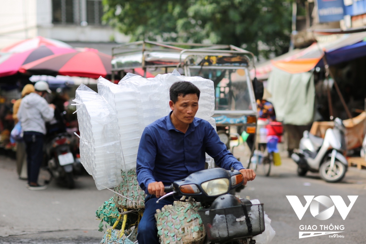 can canh cuoc song thuong nhat o cho lau doi va lon nhat o ha noi hinh anh 22