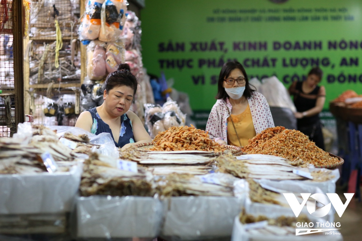 can canh cuoc song thuong nhat o cho lau doi va lon nhat o ha noi hinh anh 14