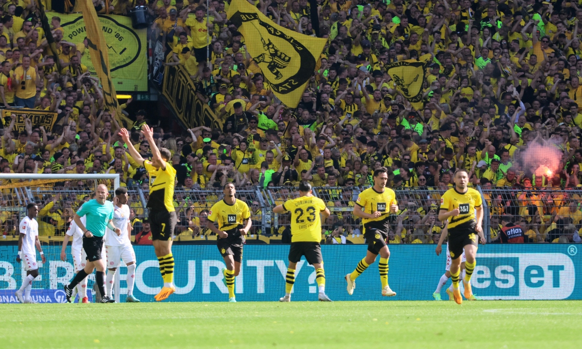 dortmund da mat chuc vo dich bundesliga ve tay bayern munich nhu the nao hinh anh 12