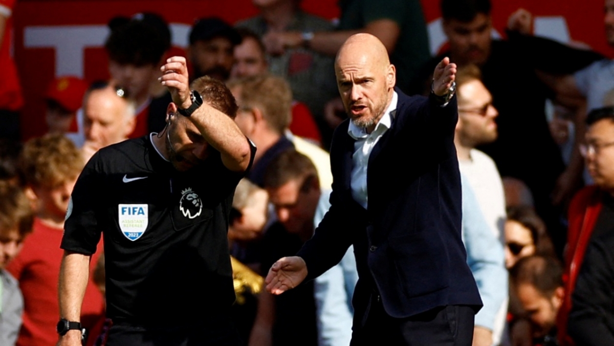 HLV Erik Ten Hag cân bằng kỷ lục của Sir Alex