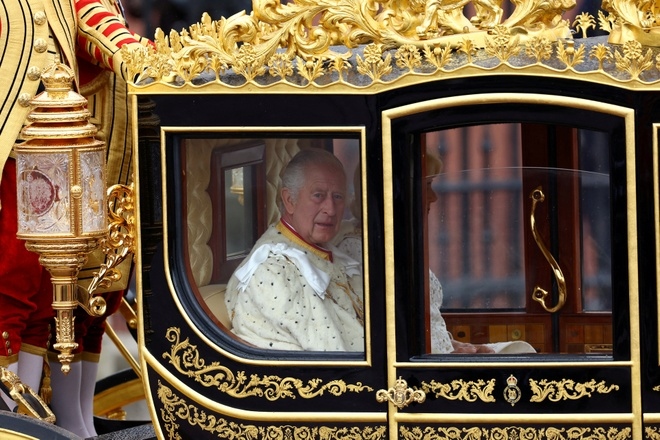 nhà vua charles 3 chính thức đăng quang hình ảnh 1 nha vua charles 3 chinh thuc dang quang hinh anh 1