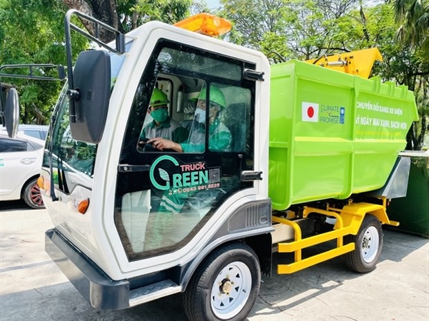 hue pilots electric trucks for waste collection picture 1