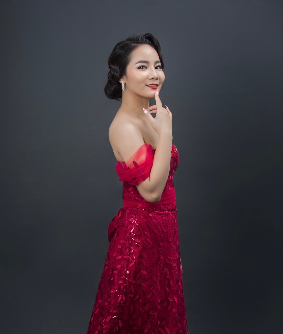 Nữ ca sĩ opera trẻ làm liveshow “chào sân” thị trường nhạc Việt