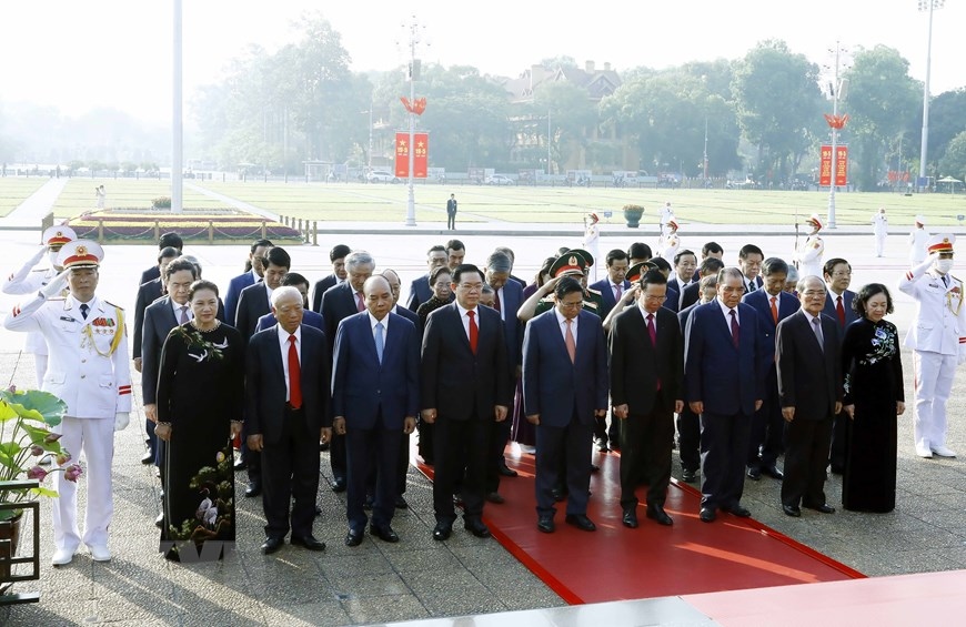 lanh dao Dang va nha nuoc vao lang vieng chu tich ho chi minh hinh anh 3