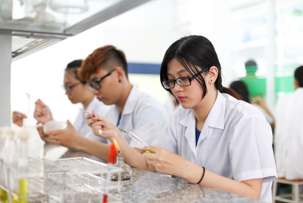 Tranh cãi việc đưa môn Ngữ Văn vào tổ hợp tuyển sinh ngành y