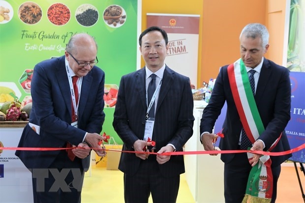 vietnam showcases farm produce at macfrut trade fair in italy picture 1