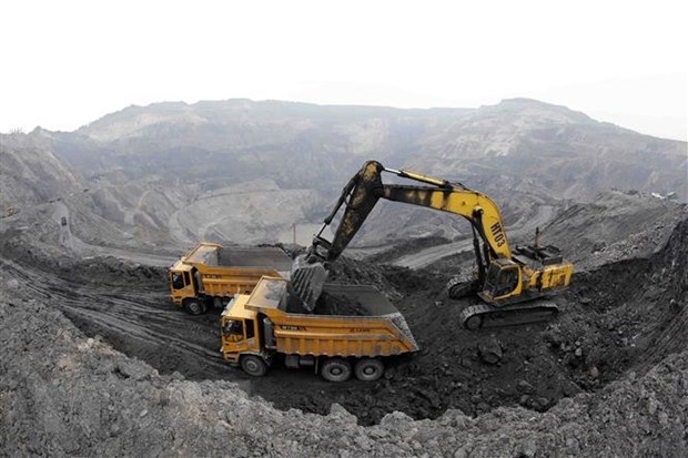 vinacomin, japanese firm sign coal mining training deal picture 1