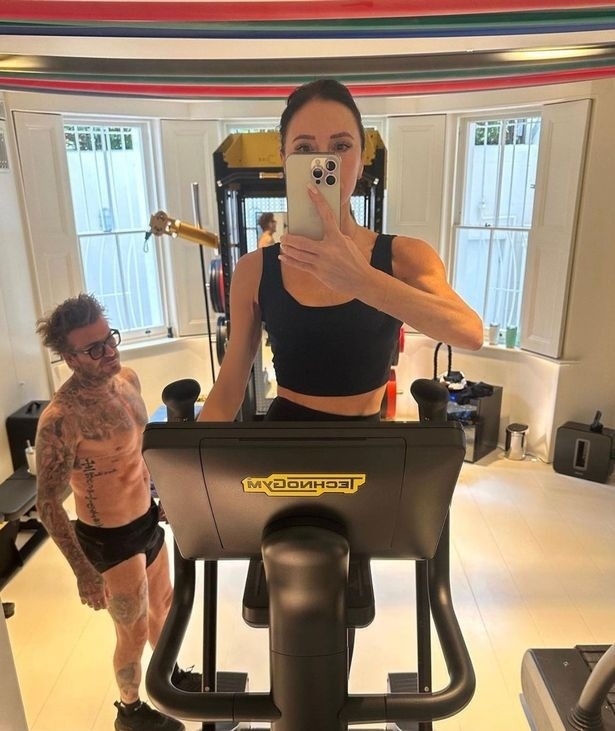 victoria beckham khoe dang sanh dieu o tuoi u50 hinh anh 6