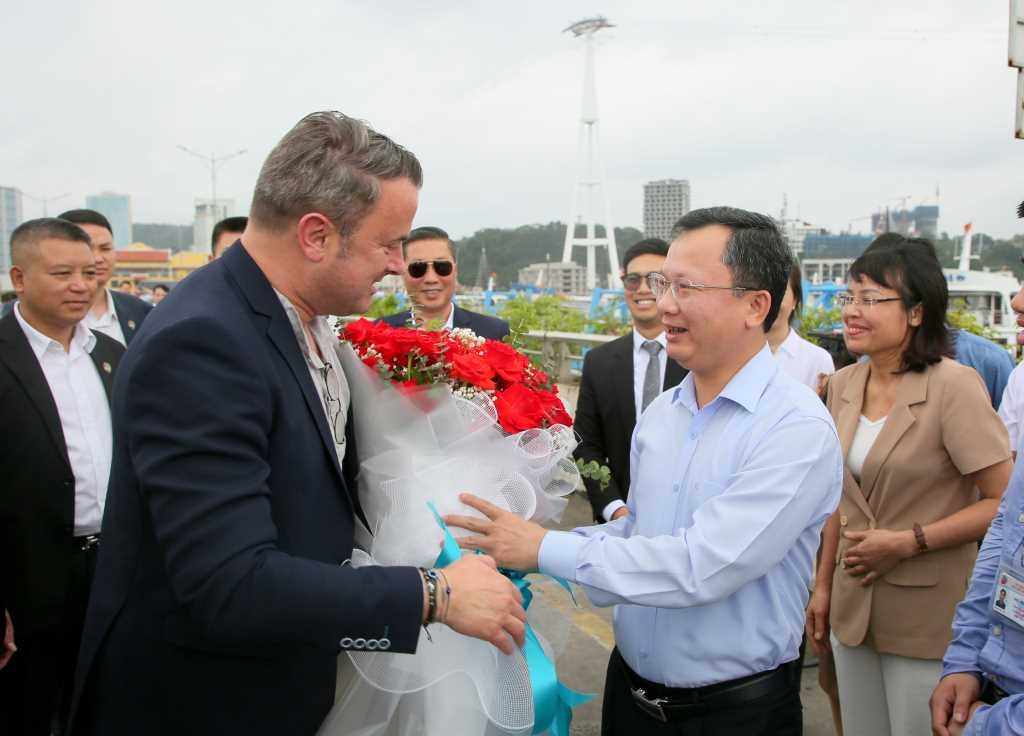 luxembourg pm xavier bettel visits world heritage site ha long bay picture 1