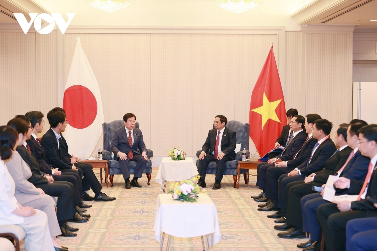 pm chinh receives japanese parliamentarians in hiroshima picture 1