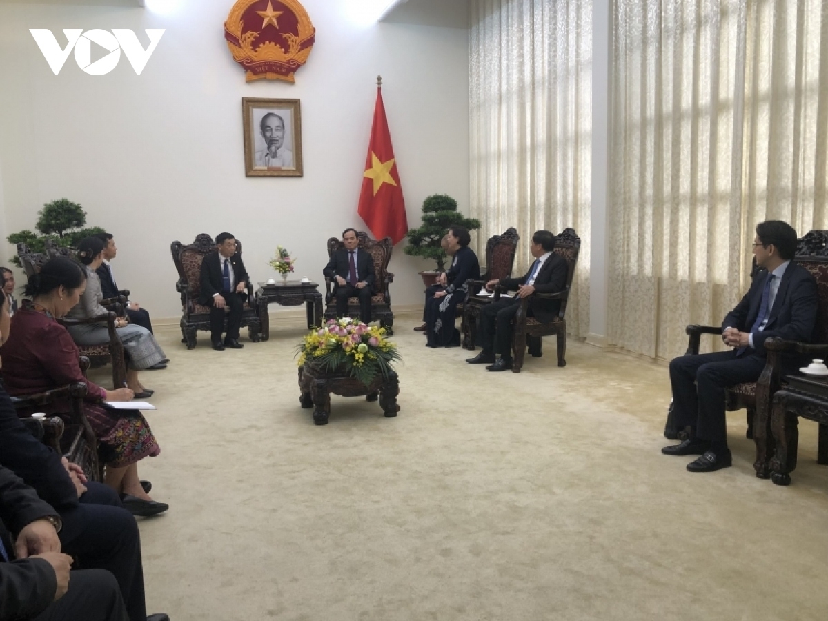 deputy pm quang receives lao minister of home affairs picture 1