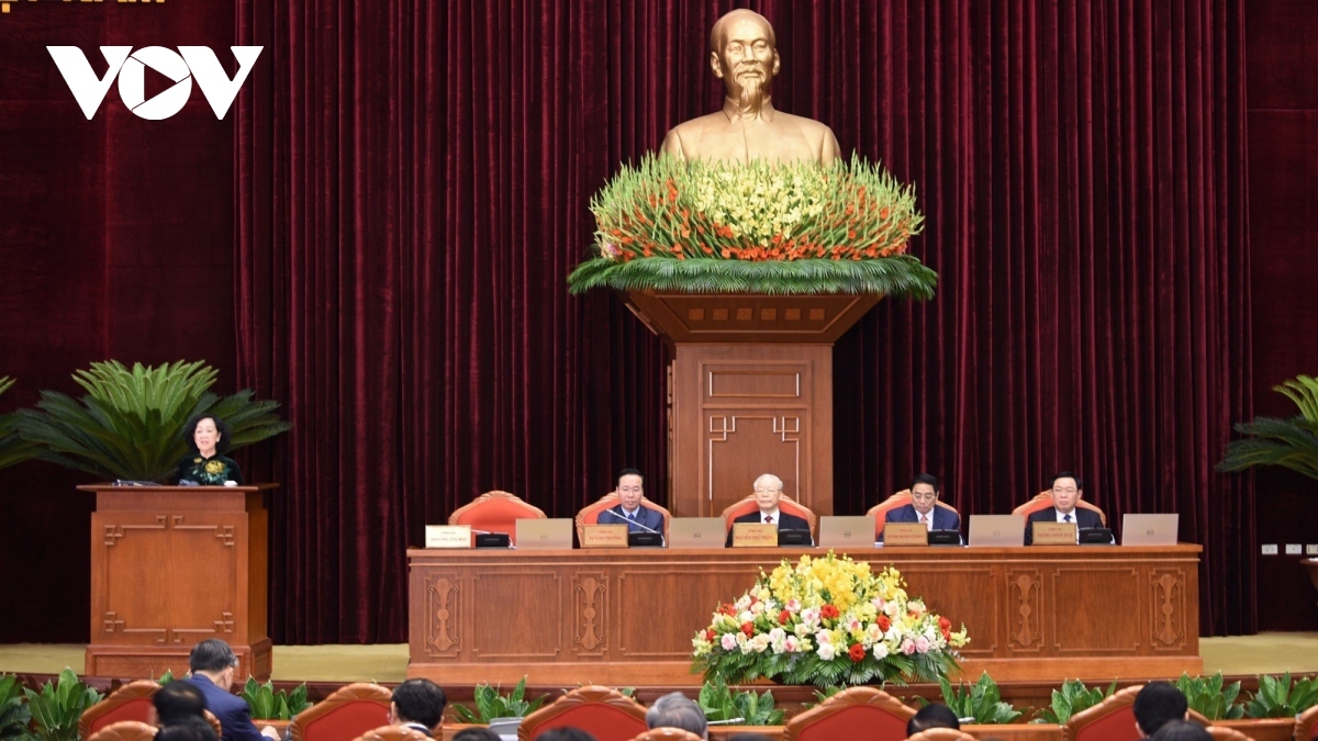 13th party central committee convenes mid-term conference in hanoi picture 1
