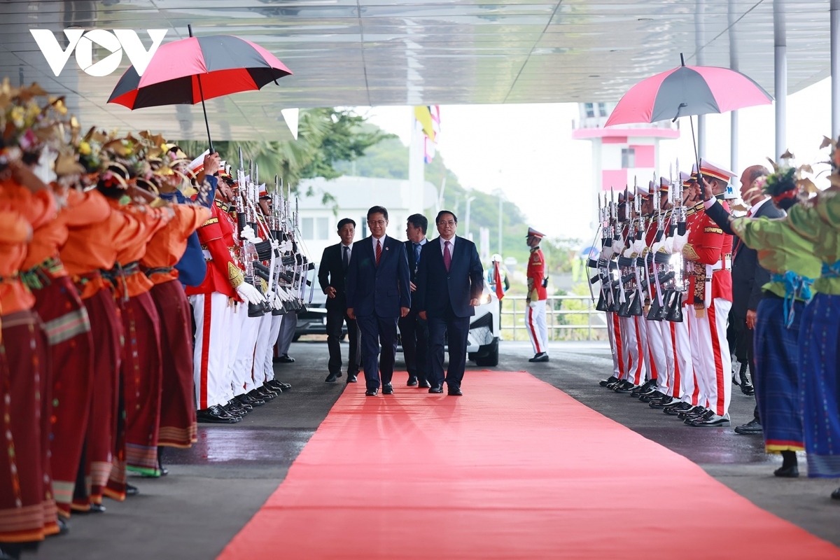 government chief arrives in indonesia for 42nd asean summit picture 1