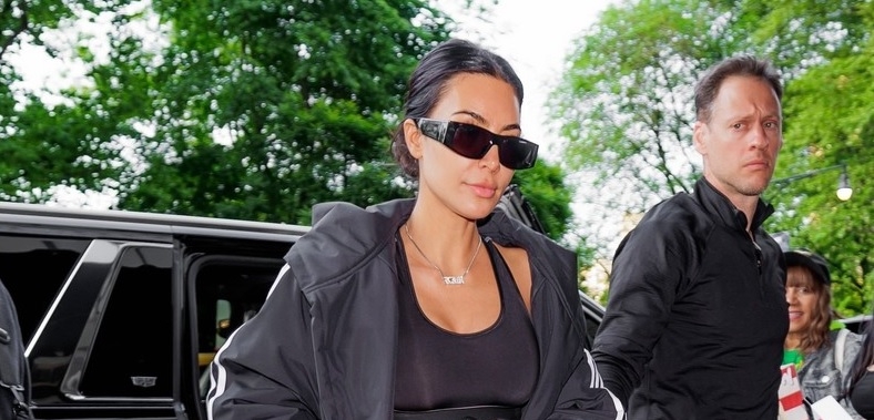 Kim Kardashian "bốc lửa" xuống phố