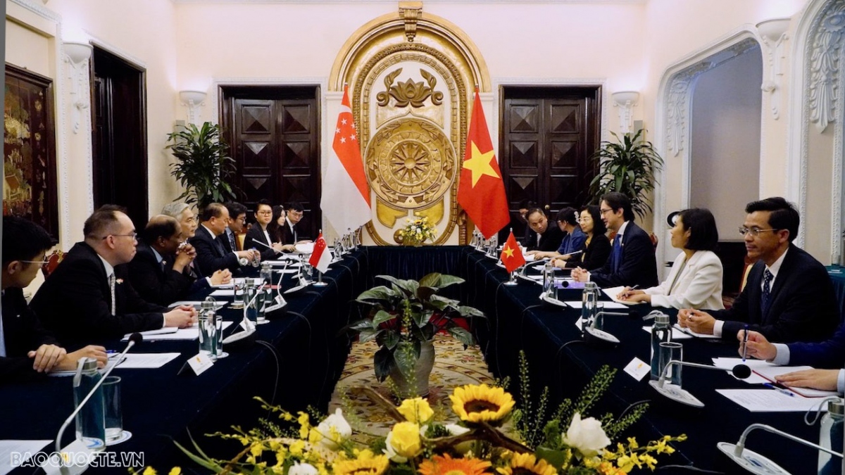 vietnam and singapore vow to foster bilateral cooperation picture 1