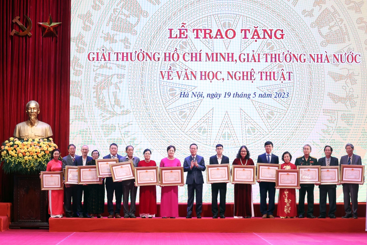 chu tich nuoc vo van thuong du le trao giai thuong ho chi minh ve van hoc, nghe thuat hinh anh 2