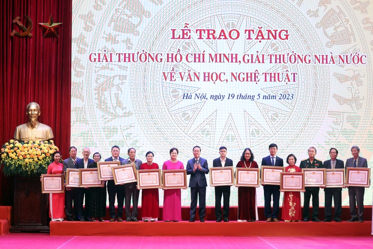 winners of ho chi minh awards, state awards for literature and arts honoured picture 1