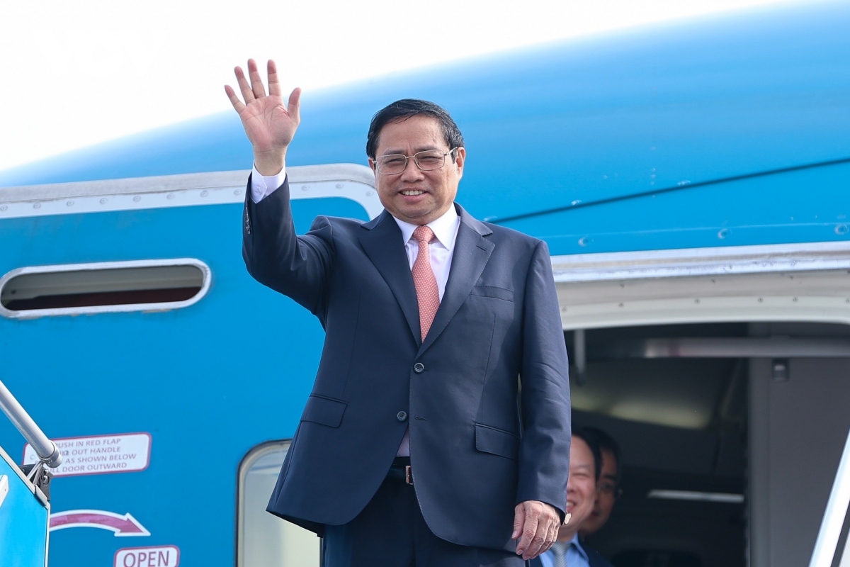 pm chinh leaves for japan to attend expanded g7 summit picture 1