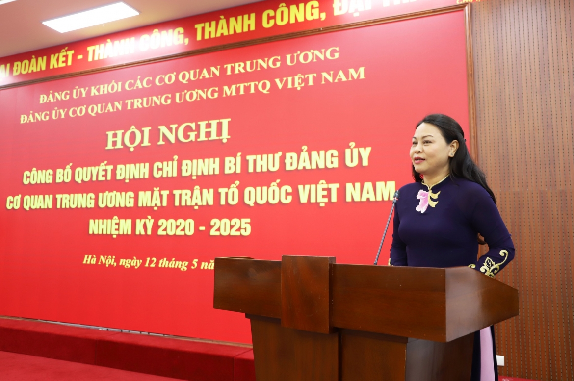 ba nguyen thi thu ha giu chuc bi thu Dang uy co quan trung uong mttq viet nam hinh anh 3