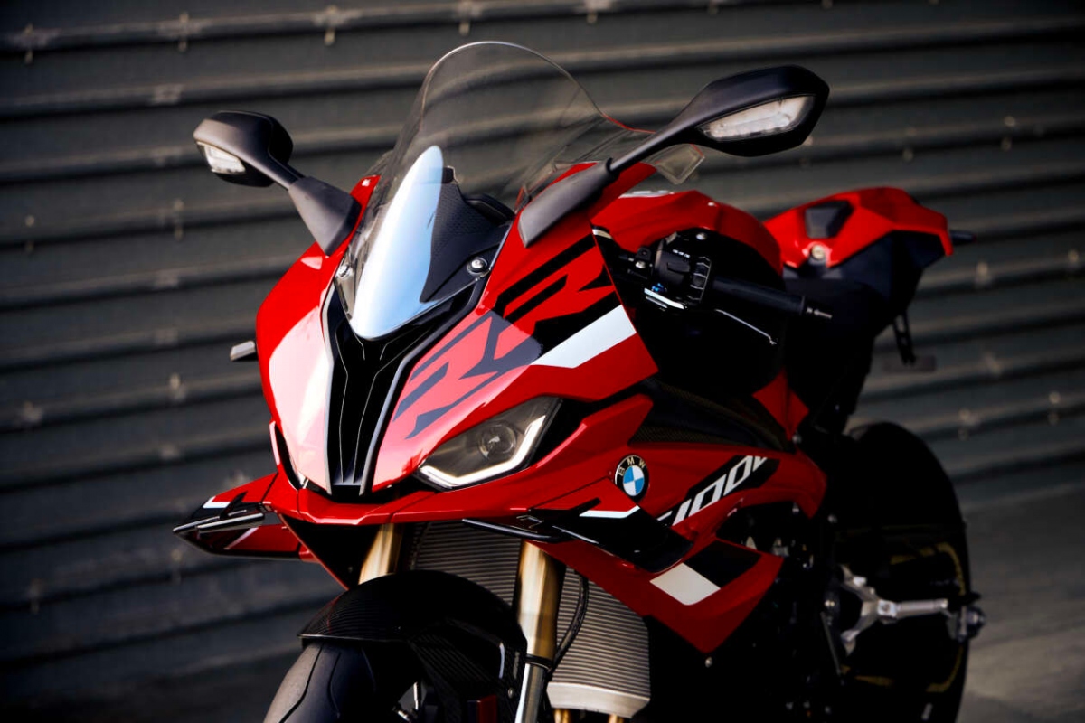 Siêu mô tô BMW S1000RR 2023 ra mắt giá gần 770 triệu đồng