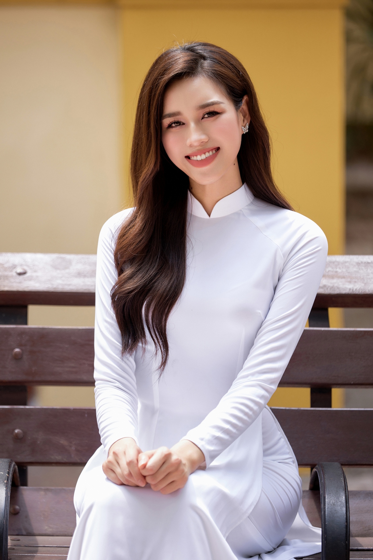 hoa hau Do thi ha mac ao dai trang chup anh ky yeu hinh anh 3