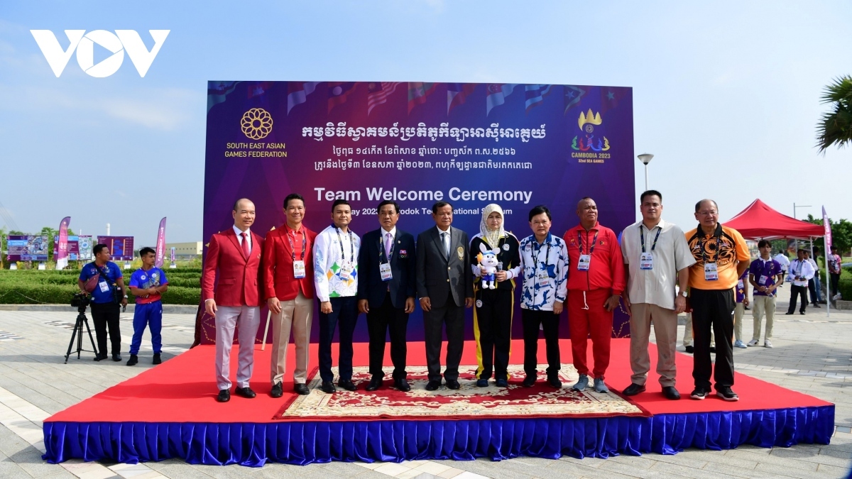 flag-raising ceremony of vietnamese sports delegation at sea games 32 picture 10