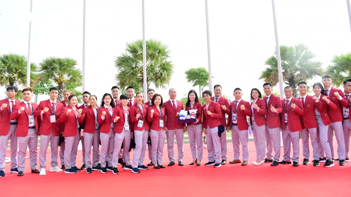 flag-raising ceremony of vietnamese sports delegation at sea games 32 picture 11