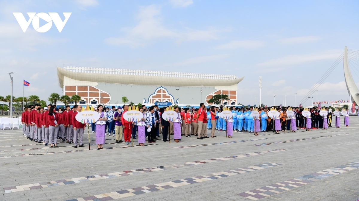 flag-raising ceremony of vietnamese sports delegation at sea games 32 picture 2