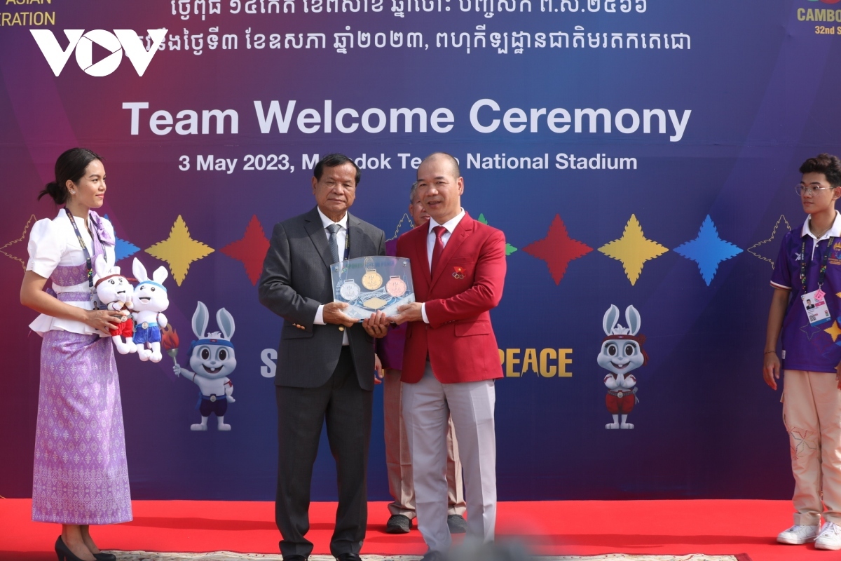 flag-raising ceremony of vietnamese sports delegation at sea games 32 picture 6