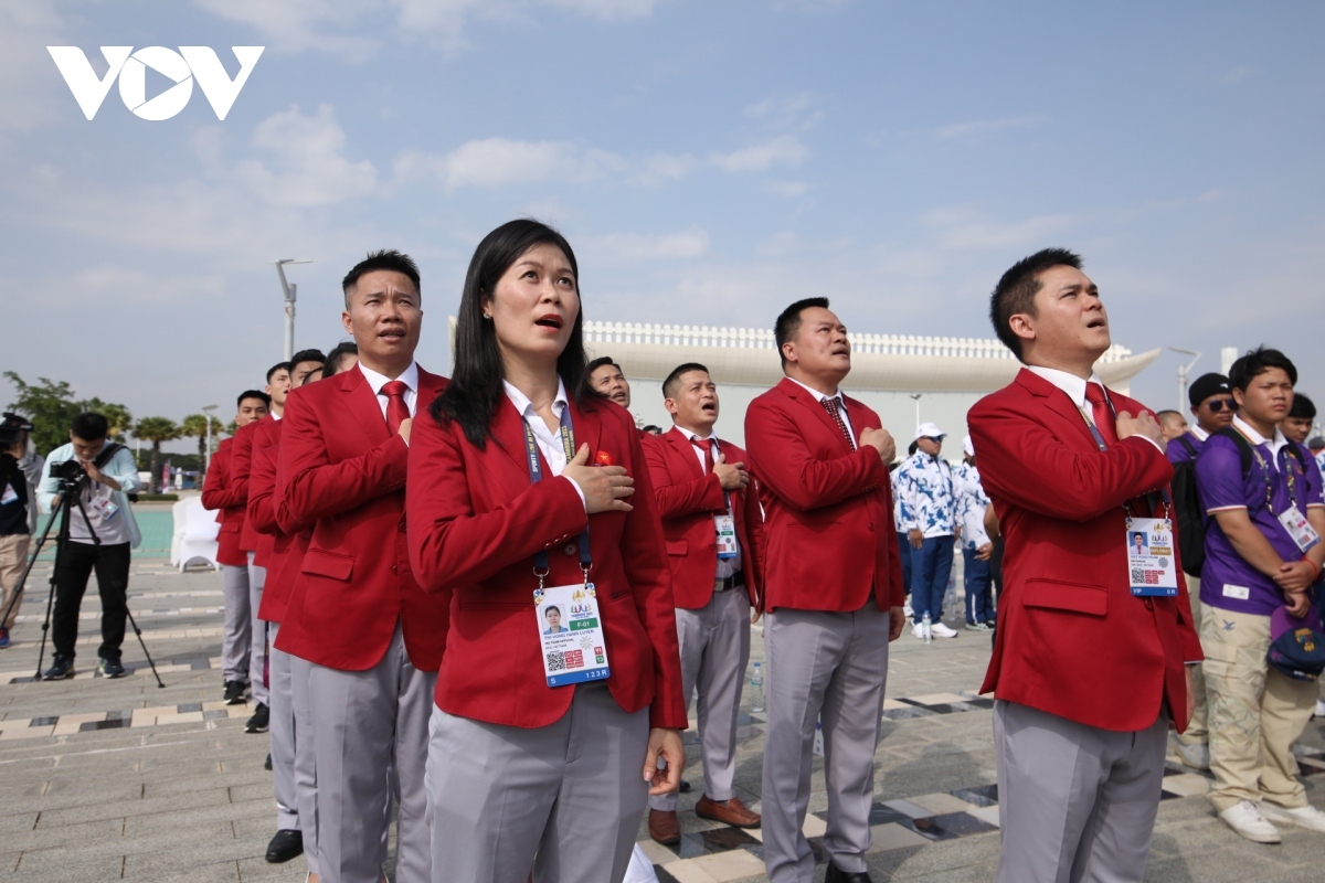 flag-raising ceremony of vietnamese sports delegation at sea games 32 picture 8