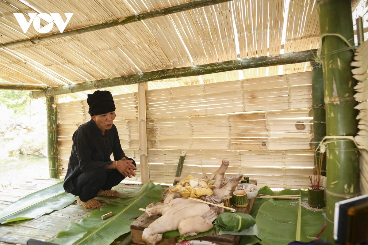 forest god worshipping of khang ethnic minority people picture 9