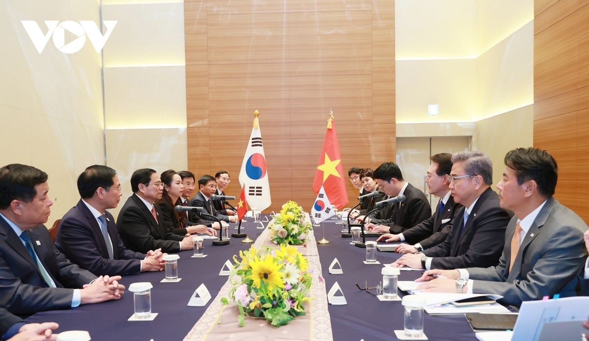 pm pham minh chinh meets rok president picture 2