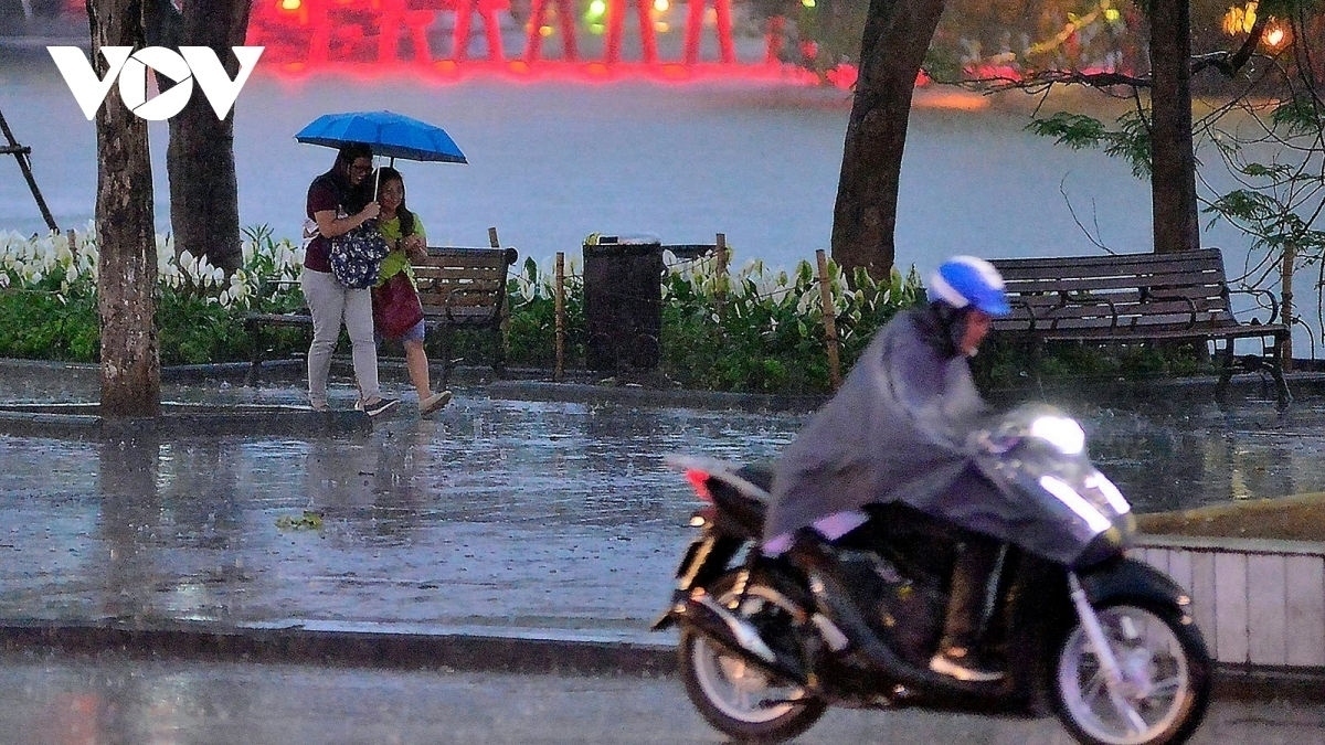 heavy rain breaks scorching heat in vietnam picture 1