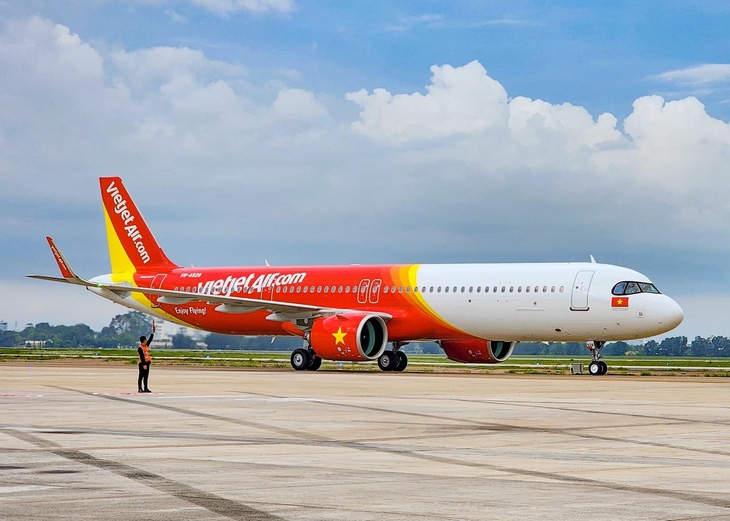 vietjet air receives three new aircraft a321 neo acf from airbus picture 1