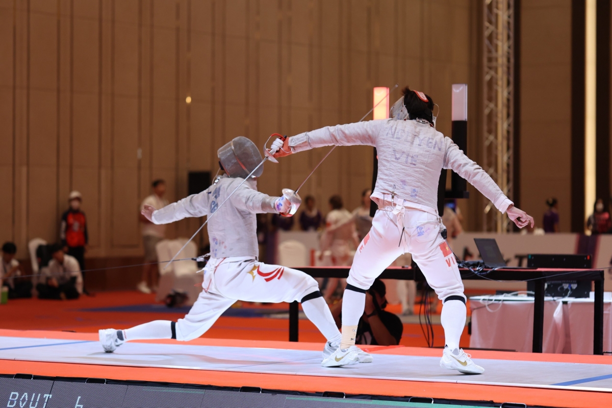 Vietnam wins gold medal in fencing at SEA Games 32
