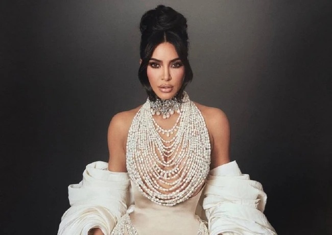 kim kardashian tham gia lop hoc dien xuat, no luc tro thanh dien vien hinh anh 1