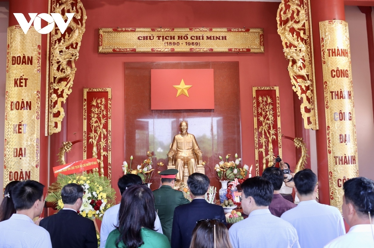 president ho chi minh memorial site in laos picture 3