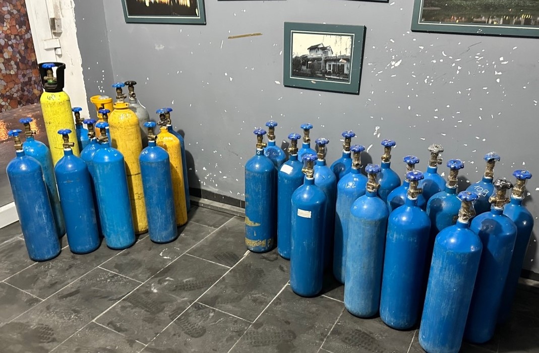 cong an phat hien lo khi cuoi trong phong tro o Da nang hinh anh 1