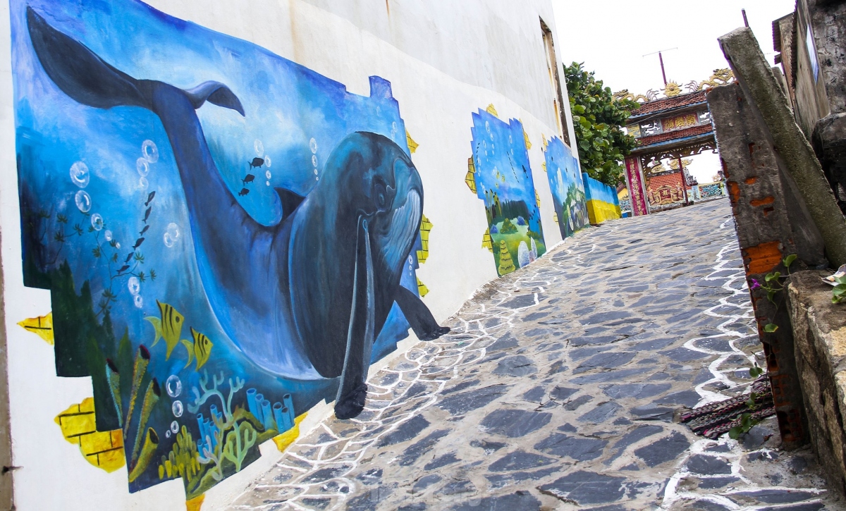 mural art revitalises nhon ly fishing village picture 3