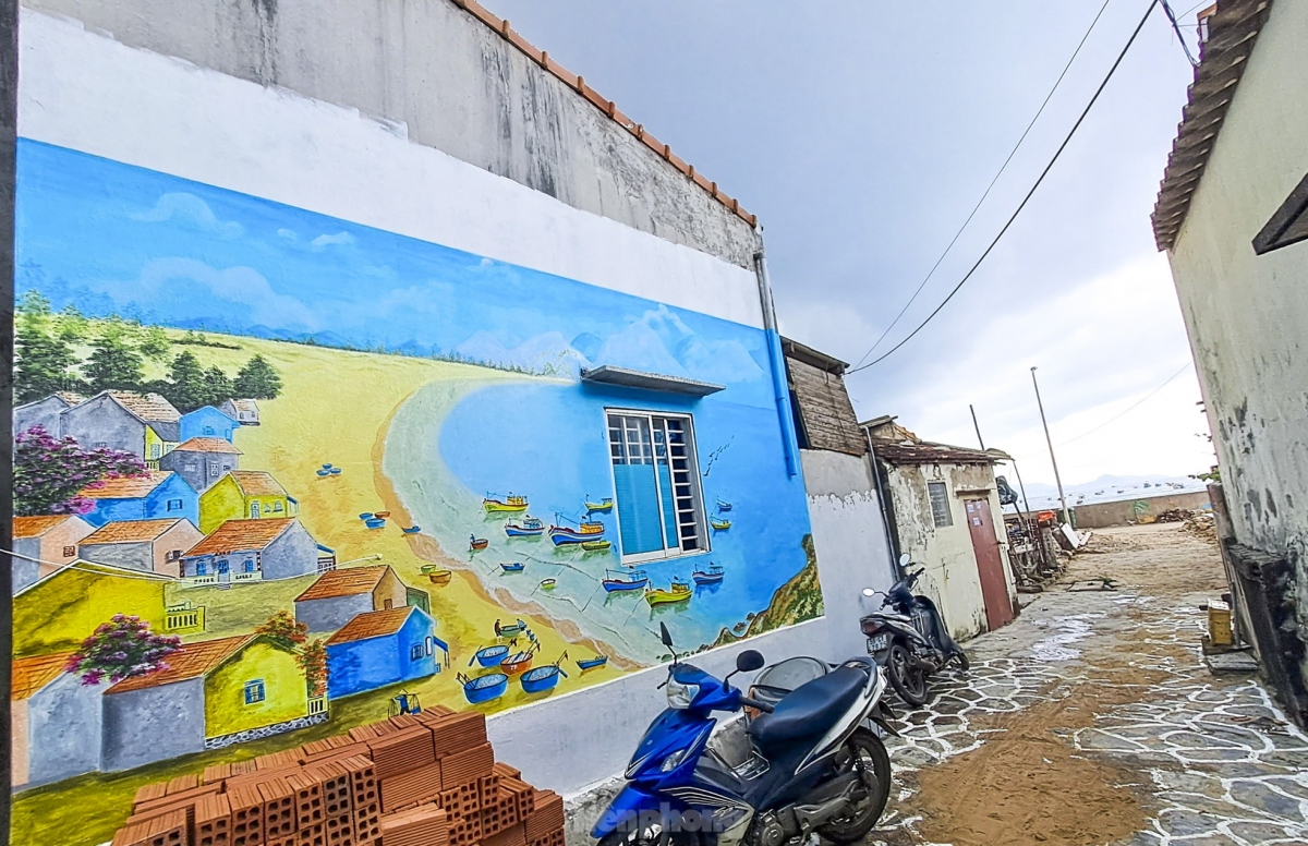 mural art revitalises nhon ly fishing village picture 9