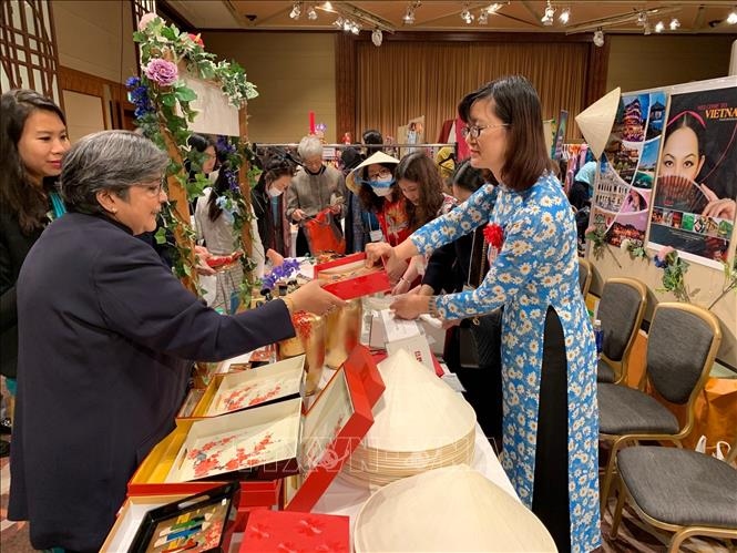 vietnam participates in charity bazaar in japan picture 1