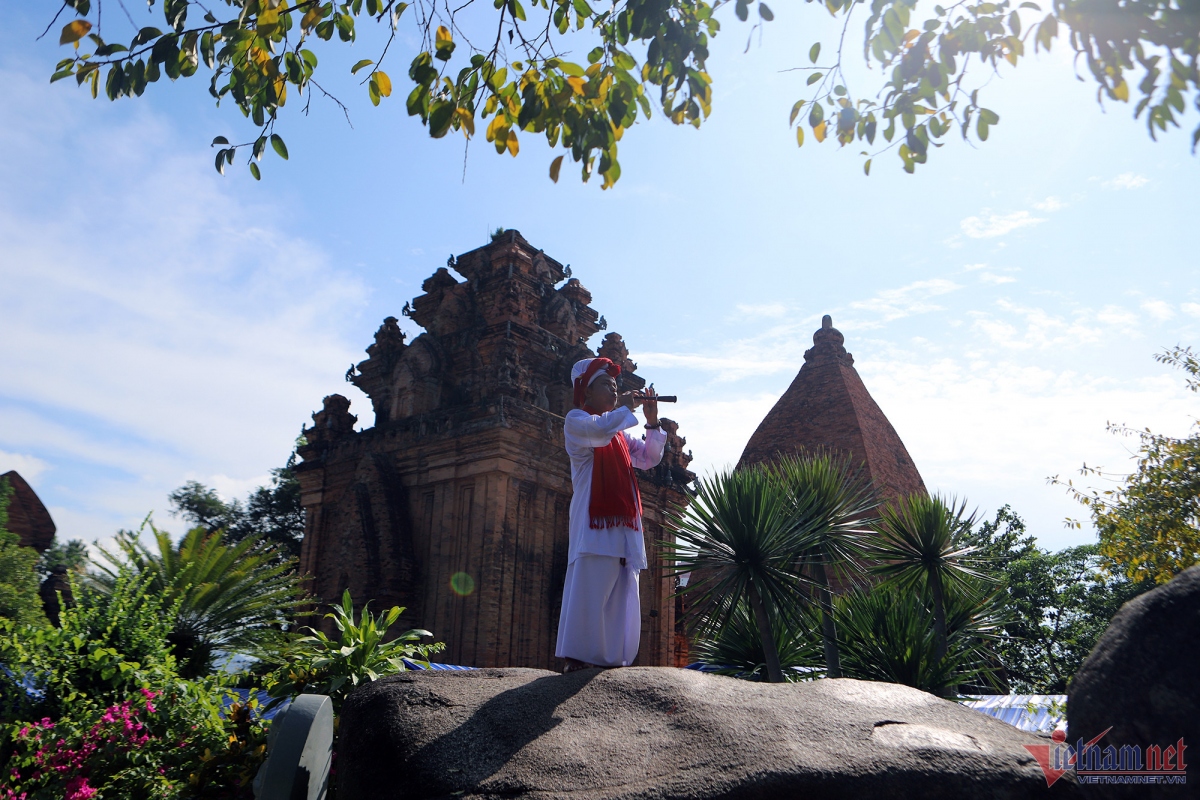 thousands attend ponagar temple festival picture 9